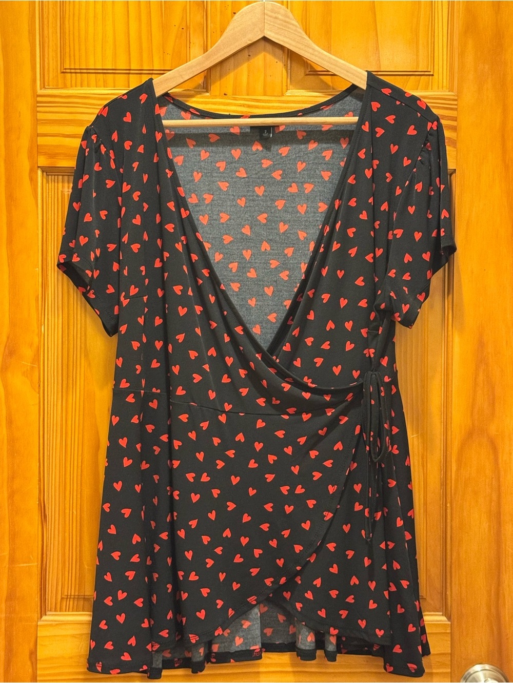 Torrid Size 2 Women’s Black Wrap Top with Red Heart Print